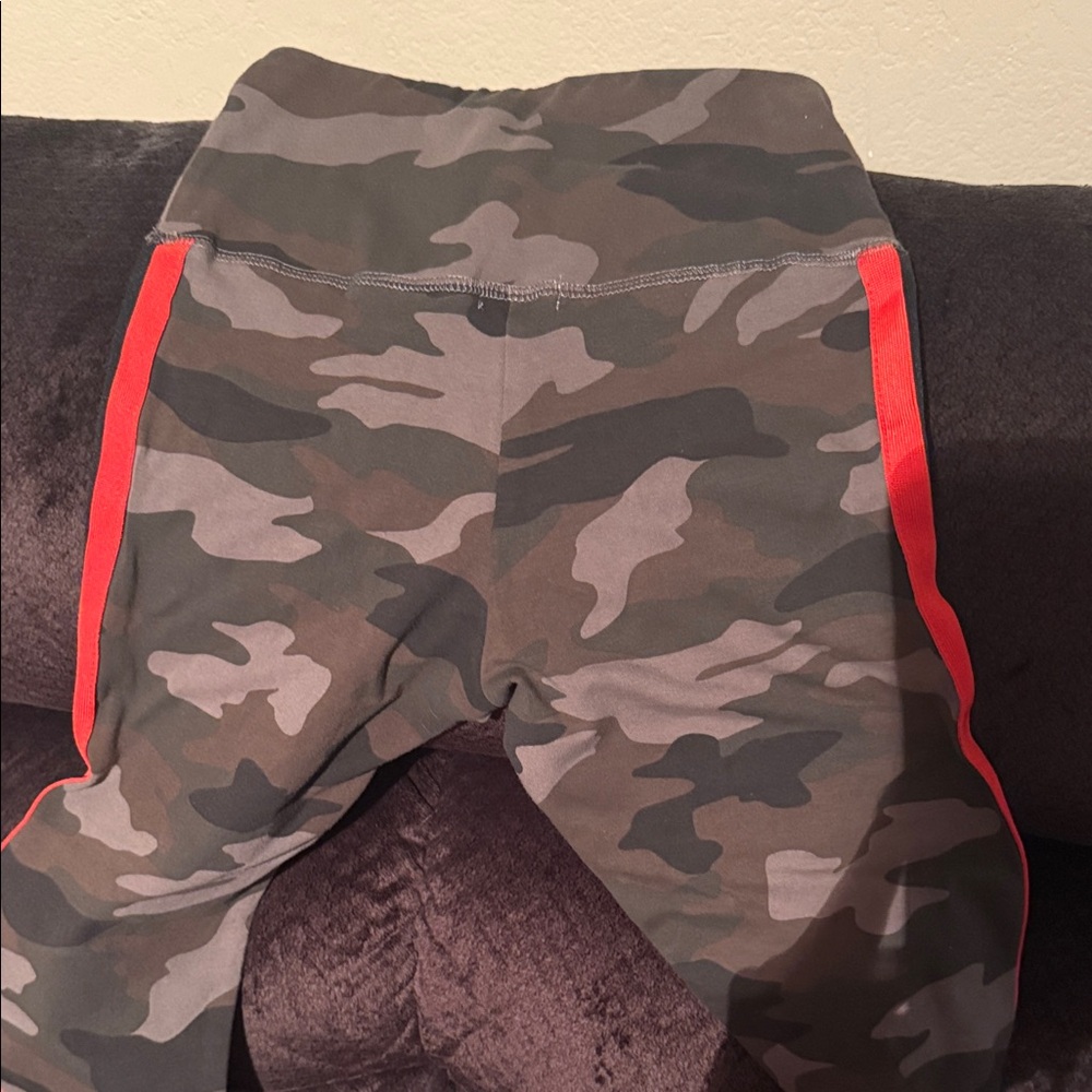 Garage Girls' Camo Leggings with Red Side Stripes - Picture 3 of 5